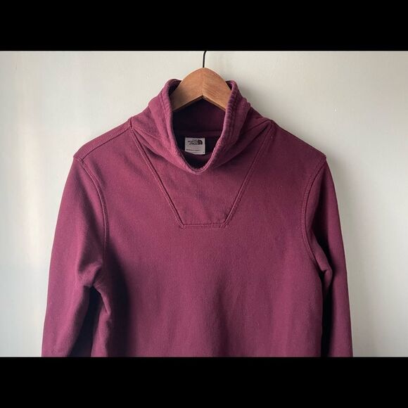THE North Face burgundy cowl neck hiking light weight sweater medium - Picture 4 of 9